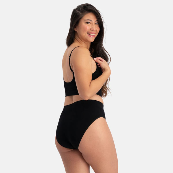 Svart bambu-bh med v-ringning och foder