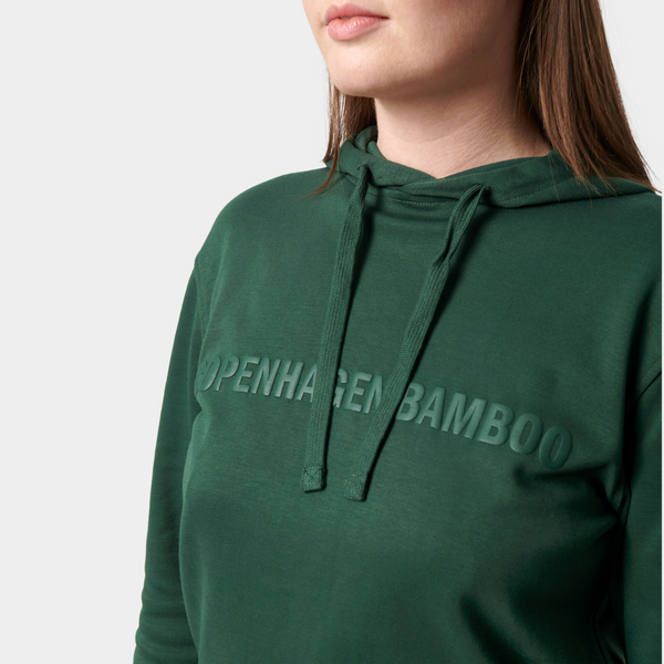Grön huvtröja i bambu med logotyp