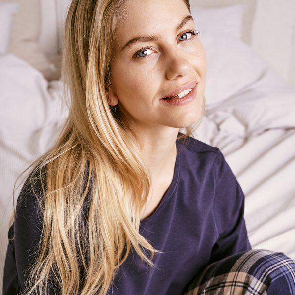 Marinblå långärmad T-shirt i bambu med rund hals