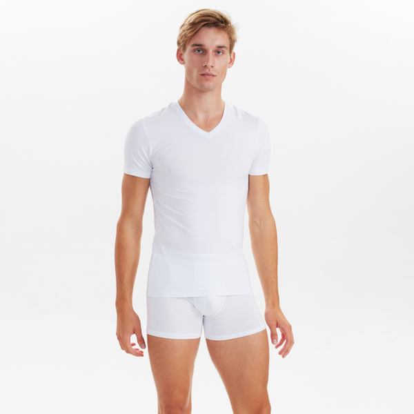 2 vita T-shirts med v-ringad bambu i slim fit