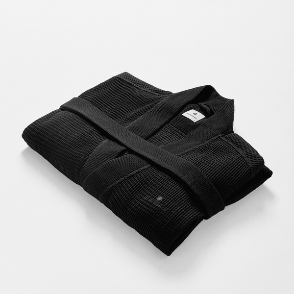 Svart morgonrock i våfflor i bambu