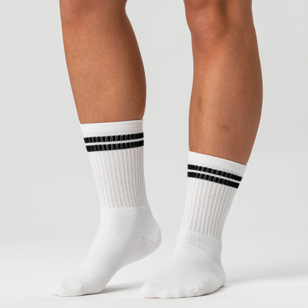 6 par bambustennisstrumpor vita med svarta ränder/marinblå med vita ränder