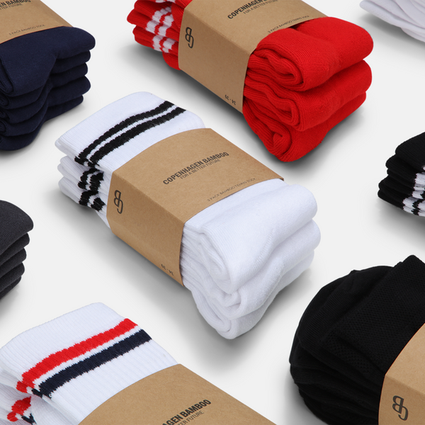 3 par vita tennisstrumpor i bambu med gröna/blå ränder och lång ribb