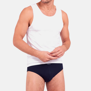 2 pak hvid bambus tank tops fra Lindbergh – model nærbillede forfra