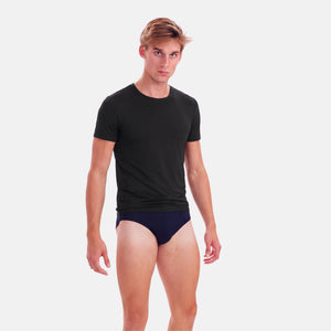 2 pak sort slim fit bambus T-shirt fra Lindbergh – model forfra