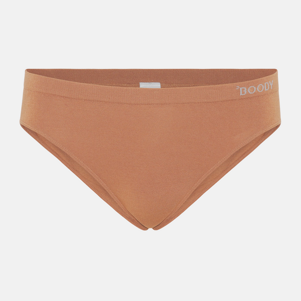 Tan naken bambu tai trosa