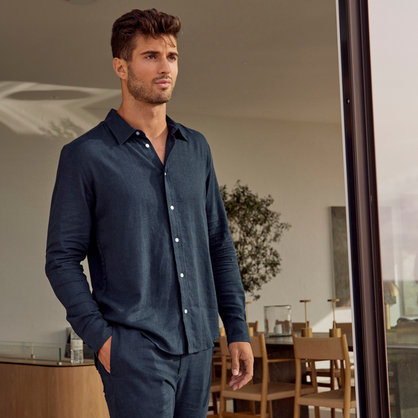Marinblå skjorta i bambu och linne