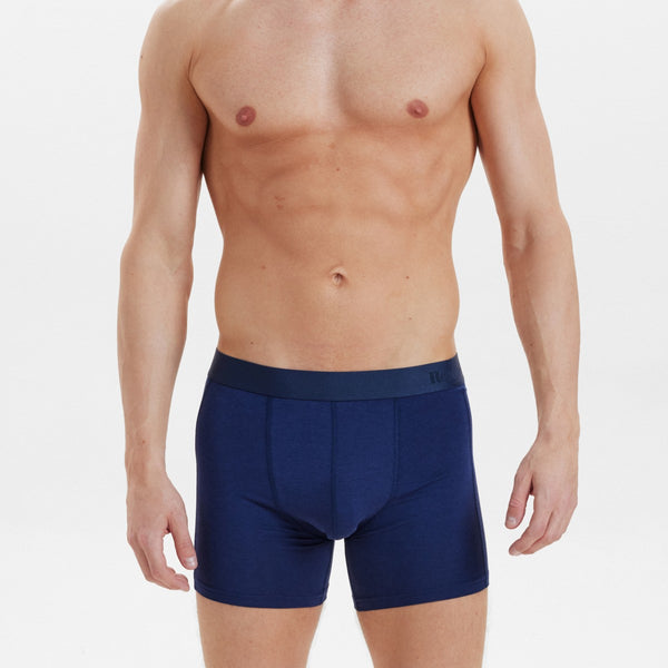 Navy bambus underbukser med lange ben fra Resteröds set på model
