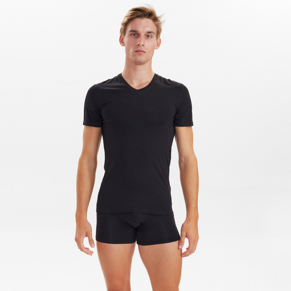 2 svarta T-shirts med v-ringad bambu med smal passform