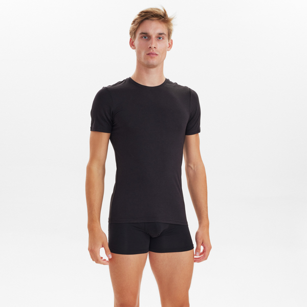2 svarta slim fit bambu T-shirts med rund hals