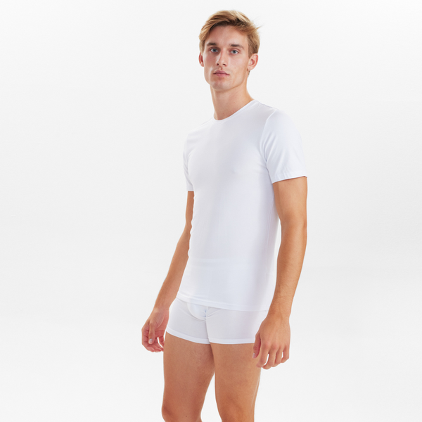 2 vita slim fit bambu T-shirt med rund hals