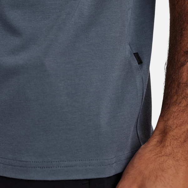 Grå t-shirt med r-ringad bambu