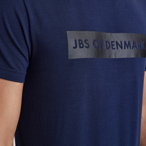 Blå bambus T-shirt med logo fra JBS of Denmark