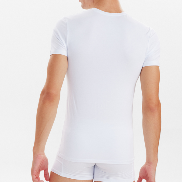 2 vita T-shirts med v-ringad bambu i slim fit