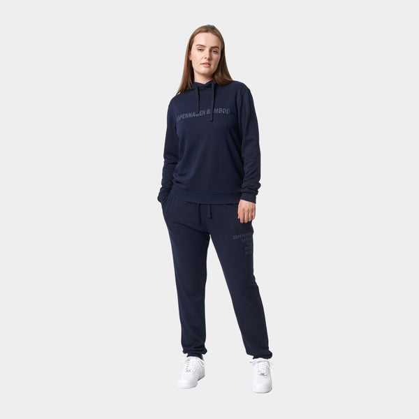 Marinblå hoodie joggingset i bambu med logotyp